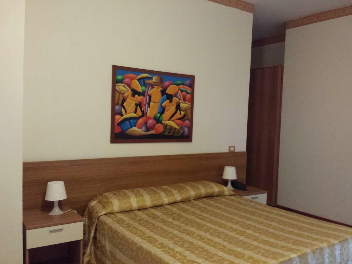Thaire Resort Кастель-Вольтурно Екстер'єр фото