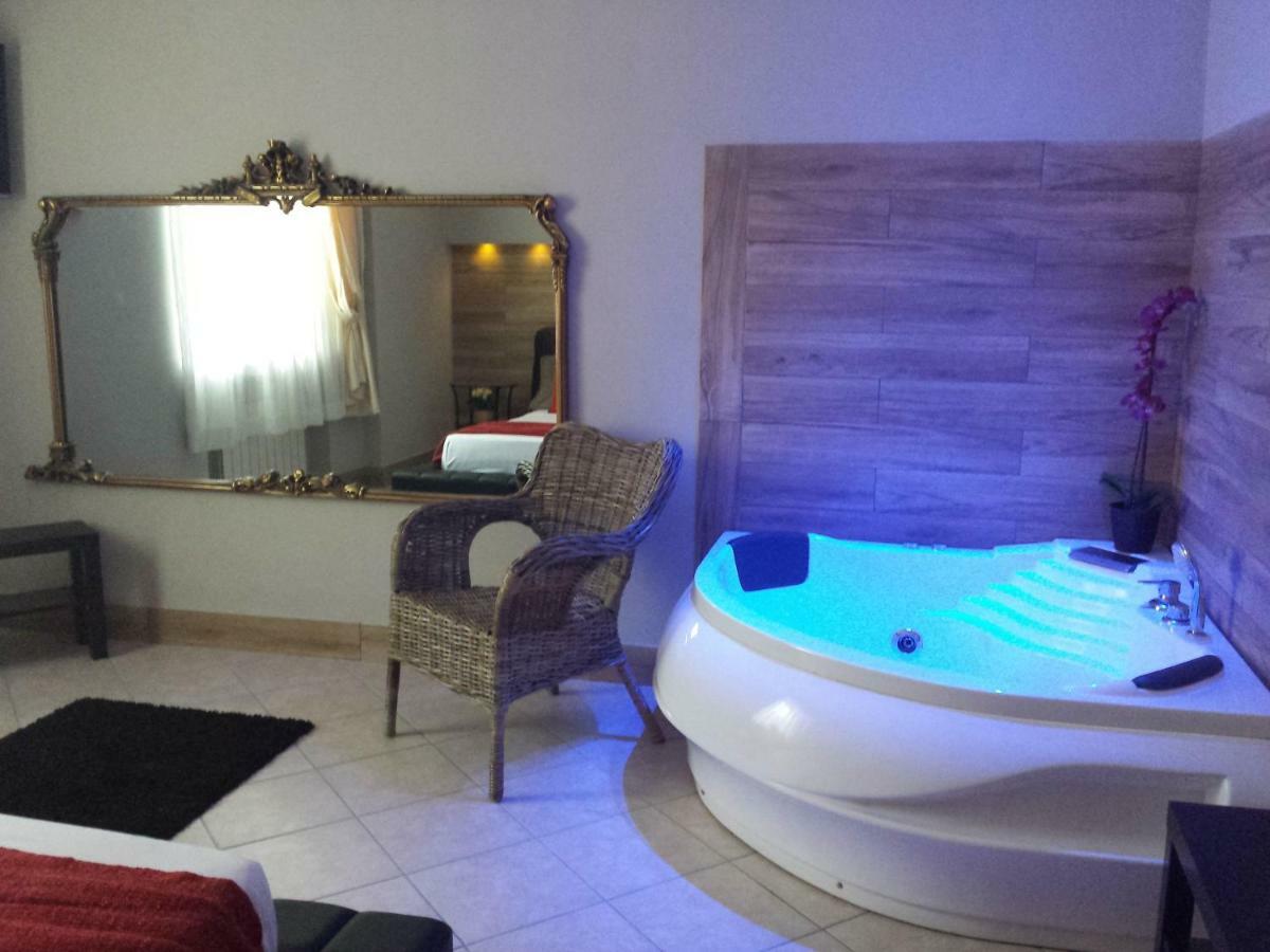 Thaire Resort Кастель-Вольтурно Екстер'єр фото